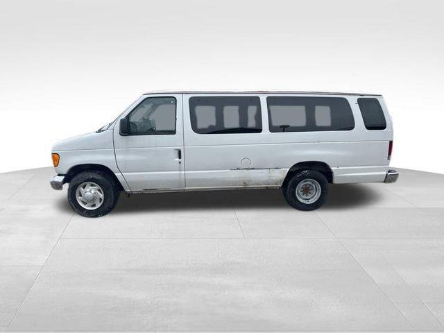 2005 Ford Econoline Wagon Vehicle Photo in MEDINA, OH 44256-9631