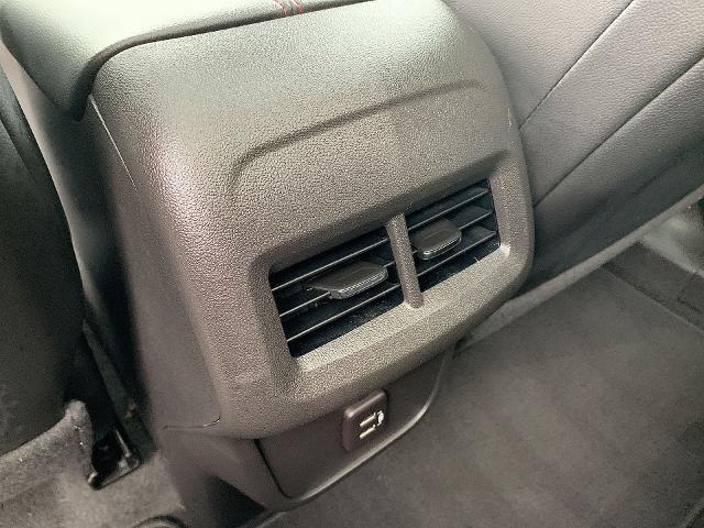 2023 Chevrolet Equinox Vehicle Photo in MOON TOWNSHIP, PA 15108-2571