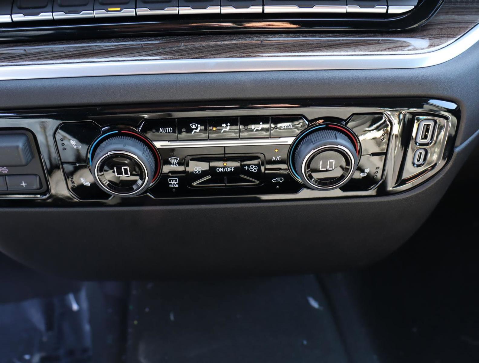 2025 Chevrolet Silverado 1500 Vehicle Photo in LOS ANGELES, CA 90007-3794