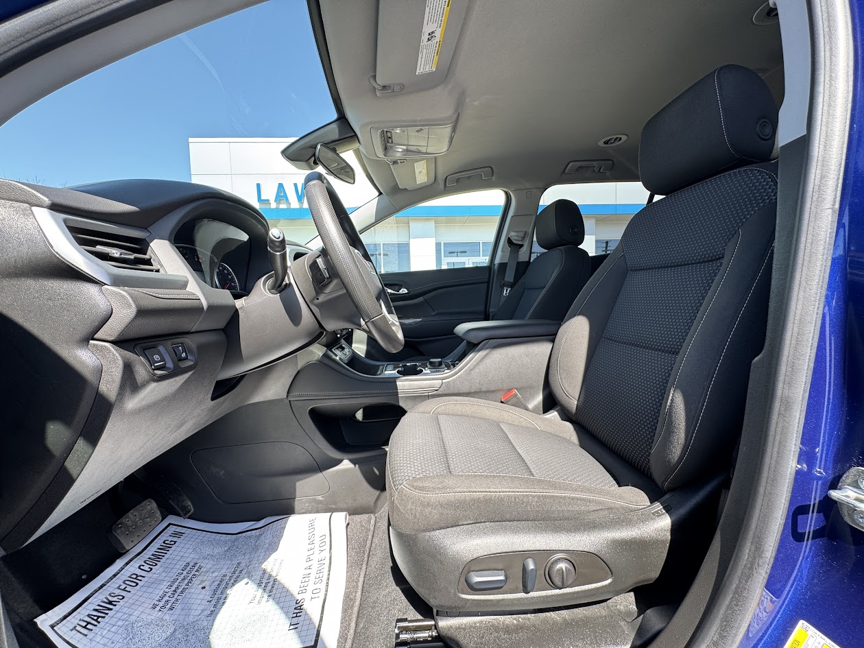 2023 GMC Acadia Vehicle Photo in BOONVILLE, IN 47601-9633