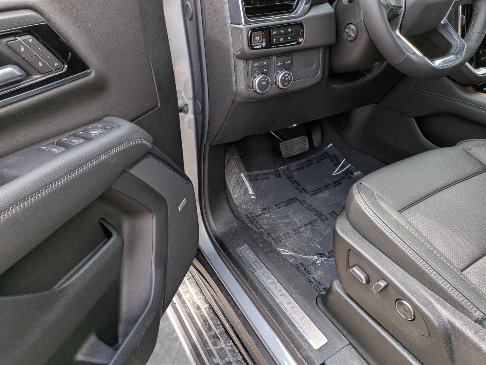 2025 GMC Yukon XL Vehicle Photo in GOLDEN, CO 80401-3850