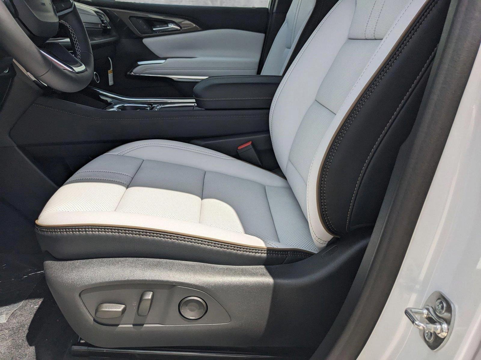 2025 Chevrolet Traverse Vehicle Photo in PEMBROKE PINES, FL 33024-6534