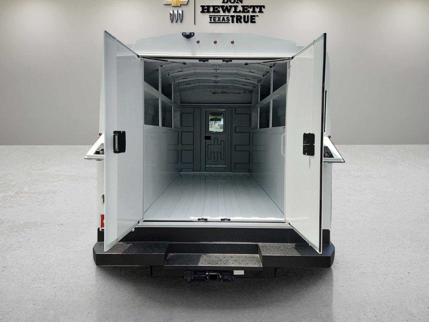 2025 Chevrolet Express Cutaway 3500 Vehicle Photo in GEORGETOWN, TX 78626-7508