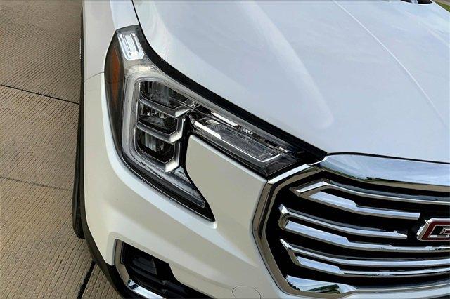 2024 GMC Terrain Vehicle Photo in TOPEKA, KS 66609-0000