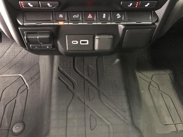 2021 Chevrolet Silverado 1500 Vehicle Photo in GREEN BAY, WI 54303-3330