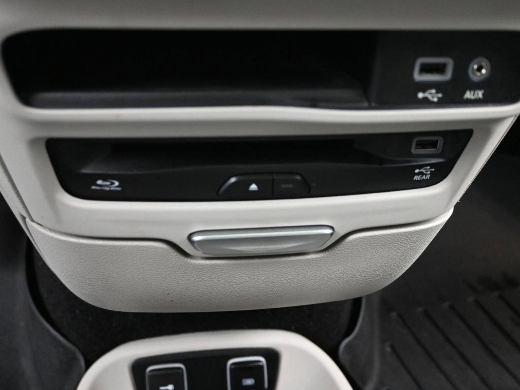 2018 Chrysler Pacifica Vehicle Photo in Marion, IA 52302