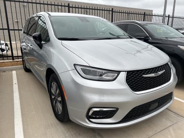 2024 Chrysler Pacifica Vehicle Photo in San Antonio, TX 78230