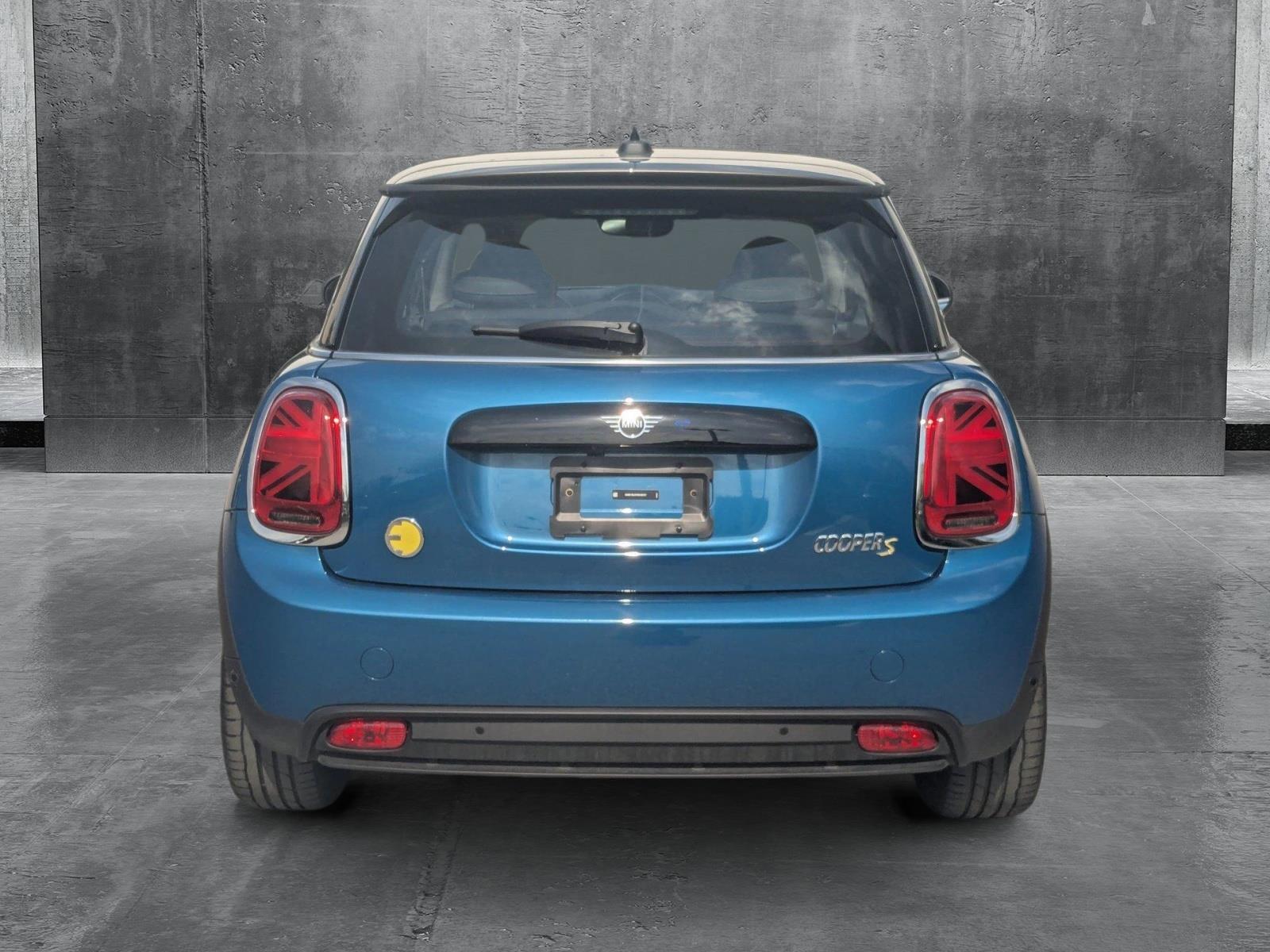2024 MINI Electric Hardtop 2 Door Signature Vehicle Photo in Towson, MD 21204