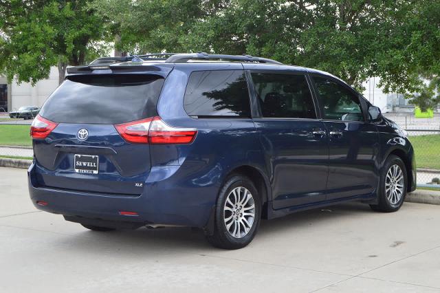 2020 Toyota Sienna Vehicle Photo in Houston, TX 77090