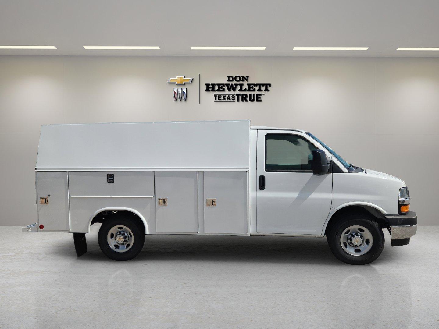 2025 Chevrolet Express Cutaway 3500 Vehicle Photo in GEORGETOWN, TX 78626-7508