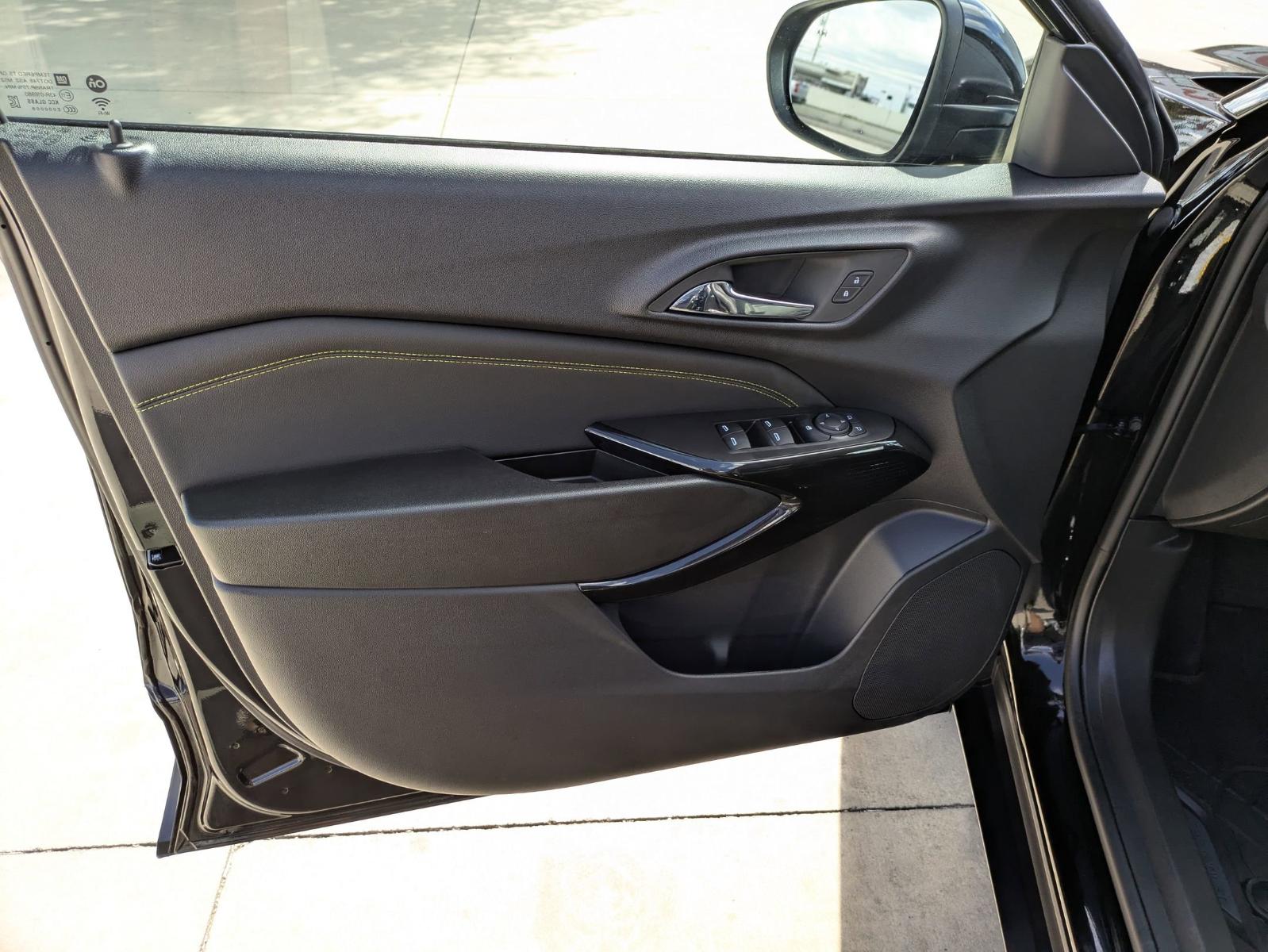 2025 Chevrolet Trax Vehicle Photo in SELMA, TX 78154-1460