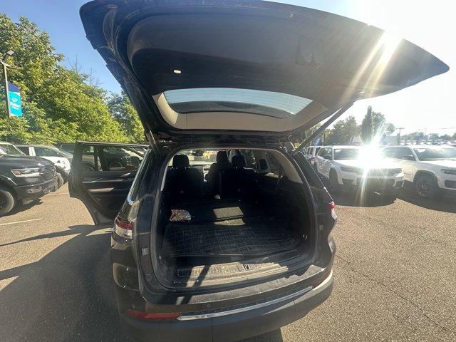2022 Jeep Grand Cherokee L Vehicle Photo in Doylsetown, PA 18901