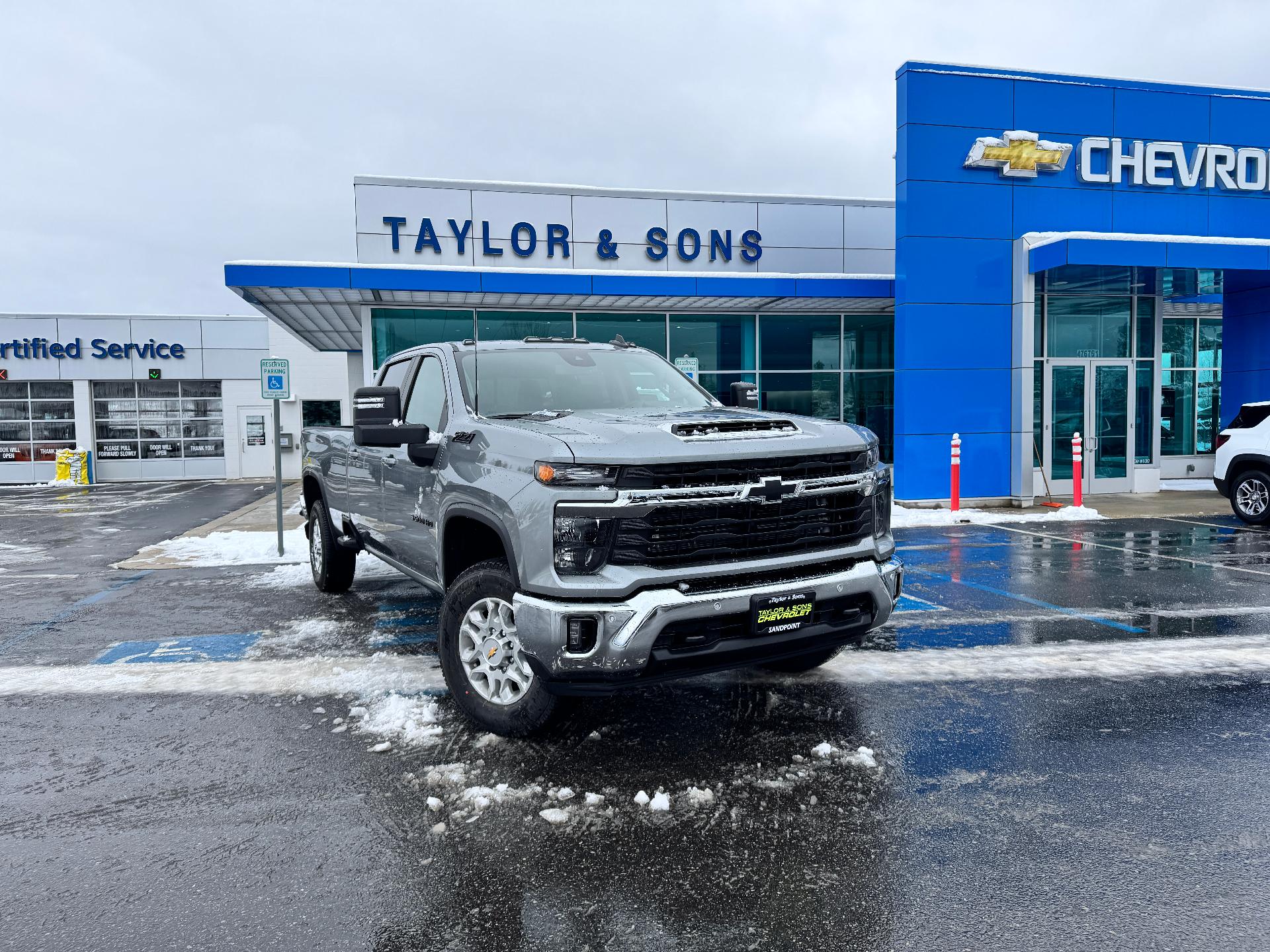 Sterling Gray Metallic 2026 Chevrolet Silverado 3500HD LT Crew Cab 4WD Pickup Truck Four-Wheel Drive Automatic