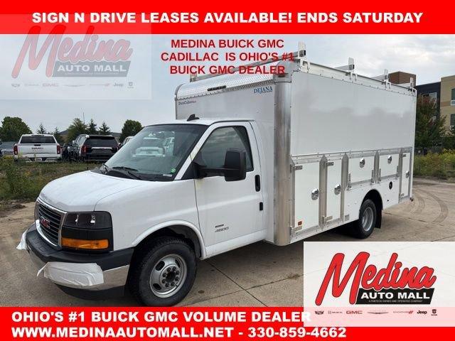 2023 GMC Savana Cutaway 4500 Vehicle Photo in MEDINA, OH 44256-9631