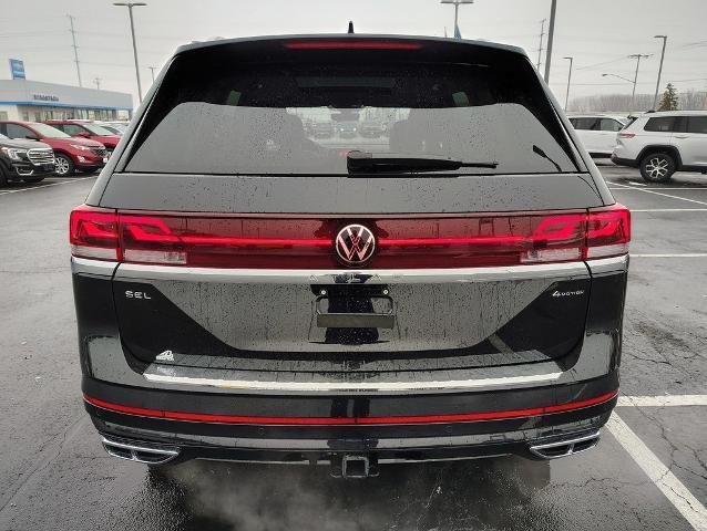 2024 Volkswagen Atlas Vehicle Photo in GREEN BAY, WI 54304-5303