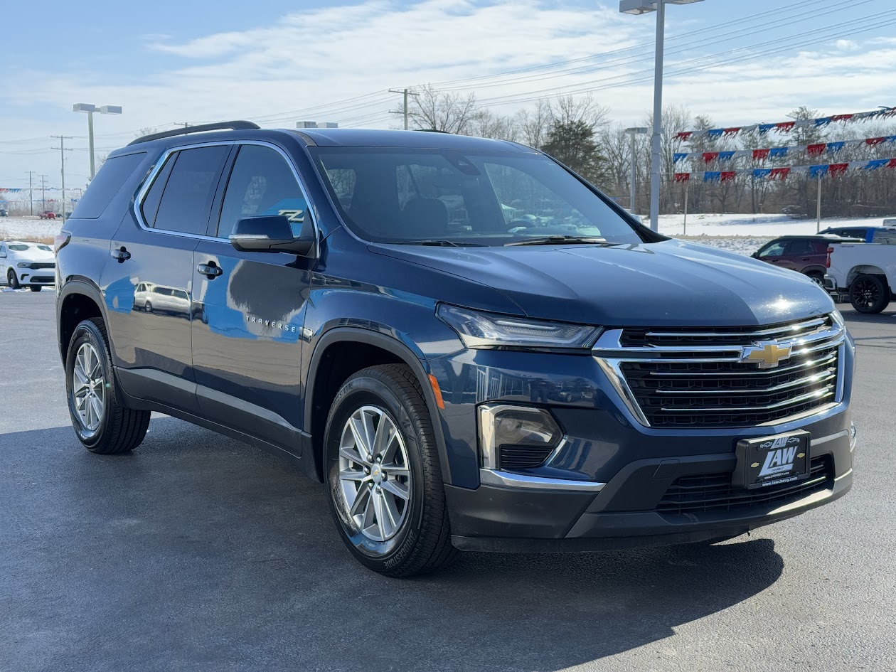 2023 Chevrolet Traverse Vehicle Photo in BOONVILLE, IN 47601-9633