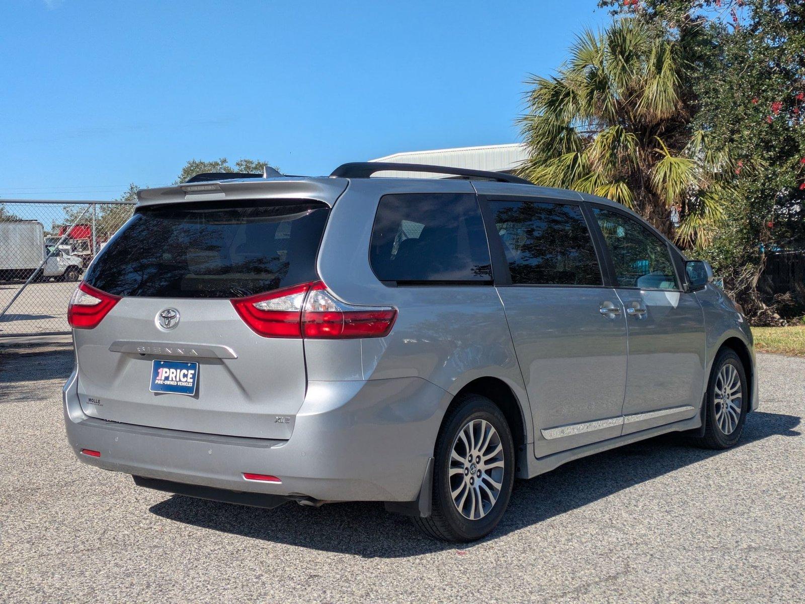 2018 Toyota Sienna Vehicle Photo in Sarasota, FL 34231