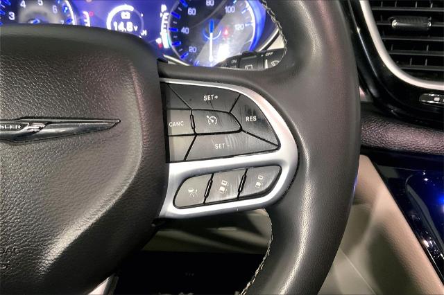 2022 Chrysler Pacifica Vehicle Photo in Lees Summit, MO 64086