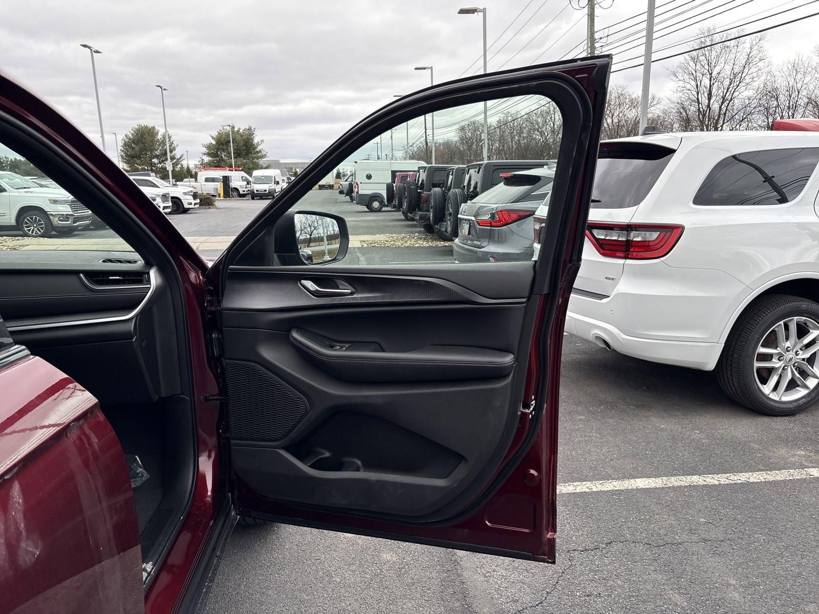 2025 Jeep Grand Cherokee Vehicle Photo in Mechanicsburg, PA 17050-1707