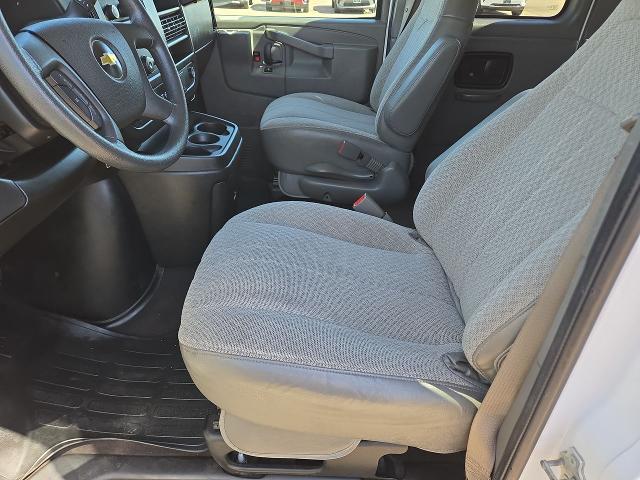 2020 Chevrolet Express Passenger 3500 Vehicle Photo in CROSBY, TX 77532-9157