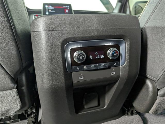 2022 GMC Yukon XL Vehicle Photo in ENGLEWOOD, CO 80113-6708