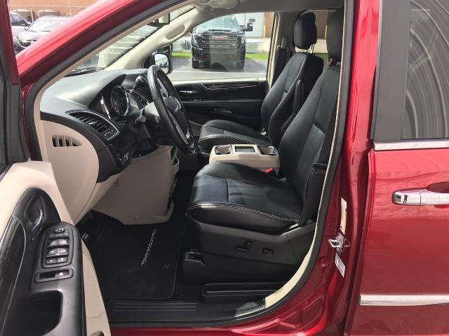 2015 Chrysler Town & Country Vehicle Photo in GREEN BAY, WI 54303-3330
