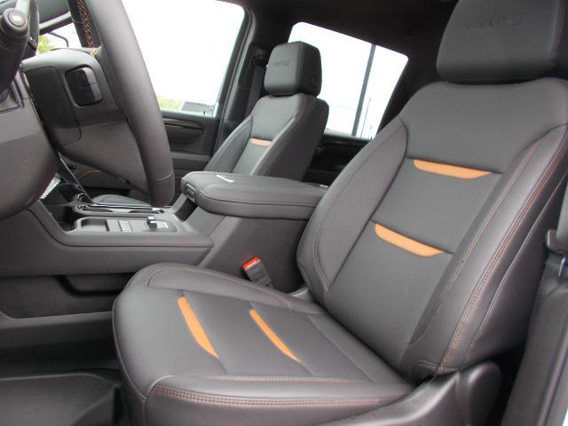 2025 GMC Sierra 2500 HD Vehicle Photo in LOWELL, MA 01852-4336