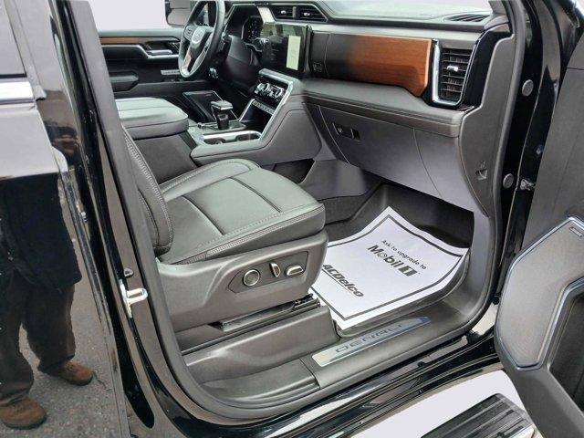 2024 GMC Sierra 1500 Vehicle Photo in LEOMINSTER, MA 01453-2952