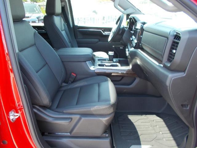2025 GMC Sierra 1500 Vehicle Photo in LOWELL, MA 01852-4336