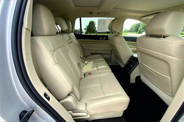 2019 Lincoln MKT Vehicle Photo in TOPEKA, KS 66609-0000