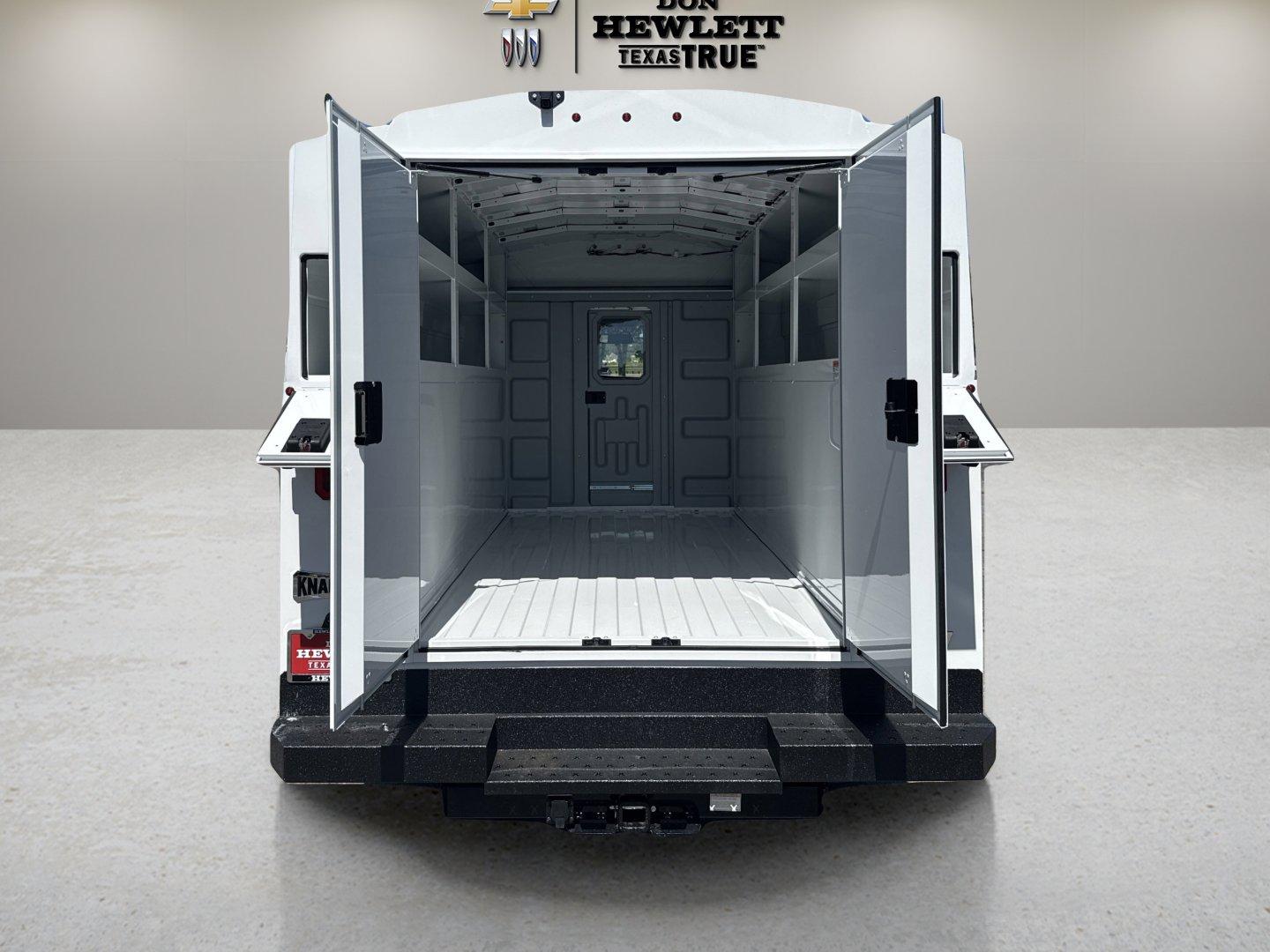 2025 Chevrolet Express Cutaway 3500 Vehicle Photo in GEORGETOWN, TX 78626-7508