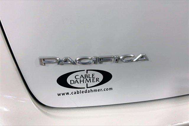 2021 Chrysler Pacifica Vehicle Photo in KANSAS CITY, MO 64114-4502