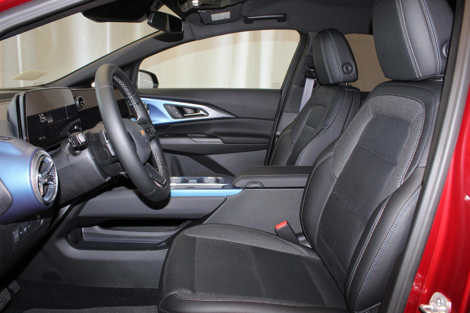 2025 Chevrolet Equinox EV Vehicle Photo in NORTHAMPTON, MA 01060-1120