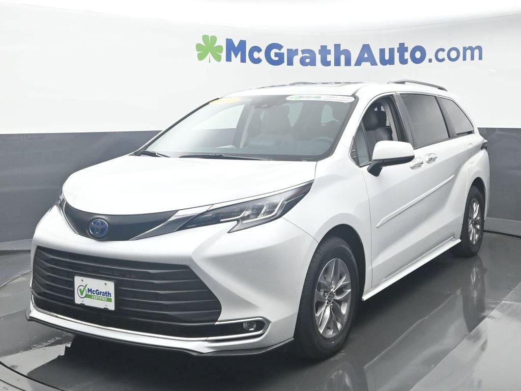 2022 Toyota Sienna Vehicle Photo in Cedar Rapids, IA 52402