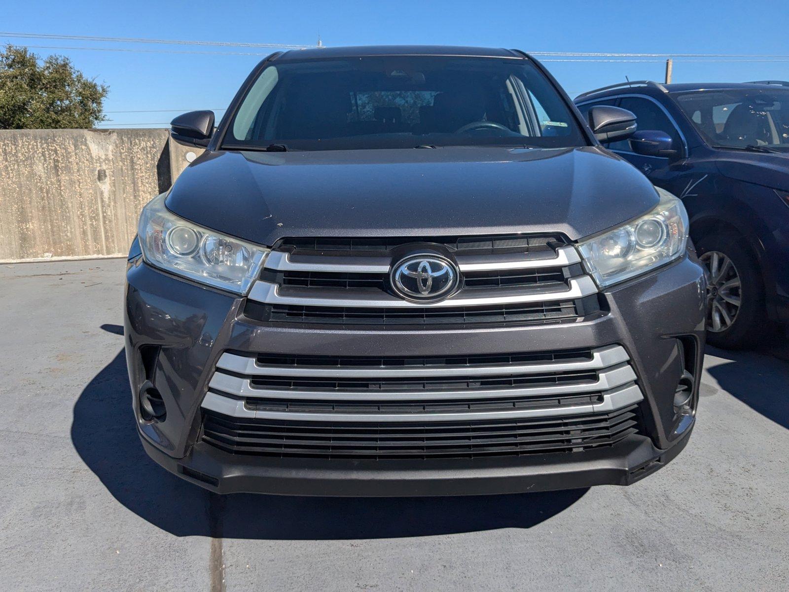 2019 Toyota Highlander Vehicle Photo in Miami, FL 33135