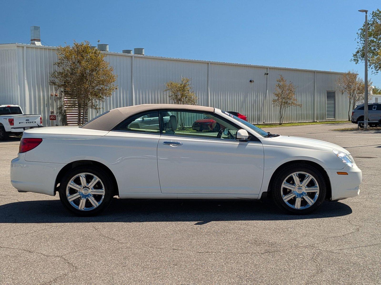 2010 Chrysler Sebring Vehicle Photo in St. Petersburg, FL 33713