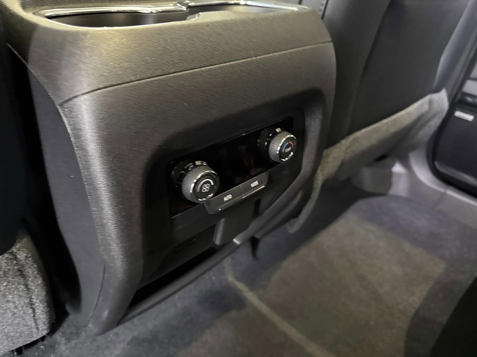 2025 Chevrolet Traverse Vehicle Photo in LOS ANGELES, CA 90007-3794