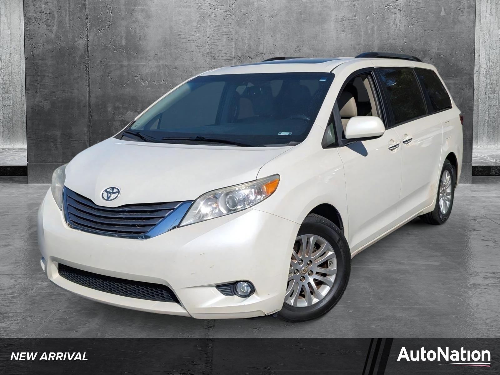 2017 Toyota Sienna Vehicle Photo in Panama City, FL 32401