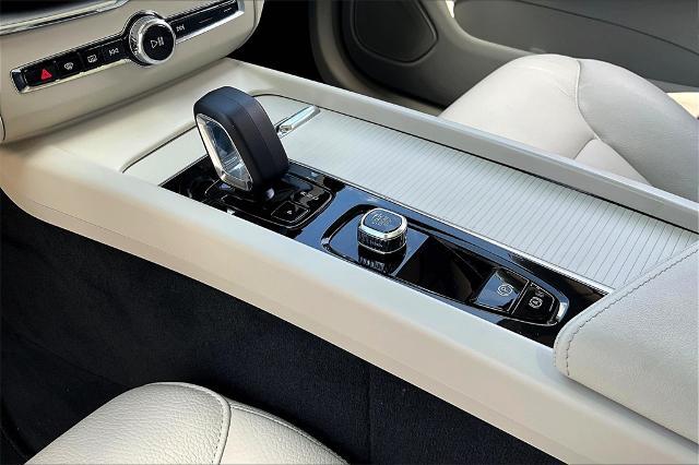 2025 Volvo XC60 Vehicle Photo in Houston, TX 77007