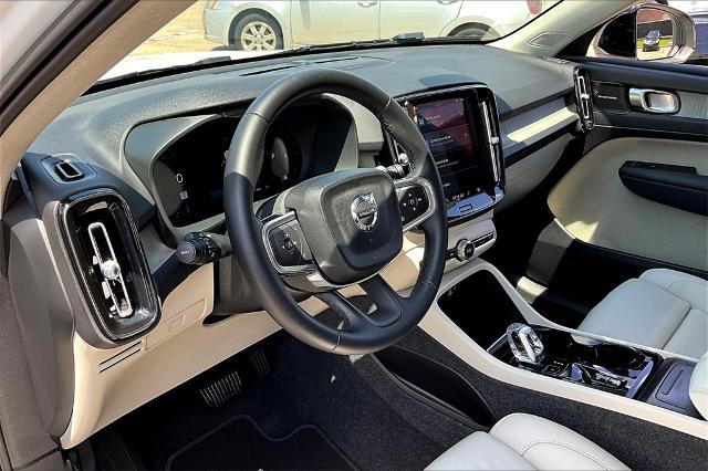 2025 Volvo XC40 Vehicle Photo in Houston, TX 77007