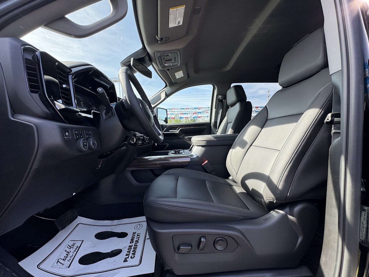 2025 Chevrolet Silverado 3500 HD Vehicle Photo in BOONVILLE, IN 47601-9633
