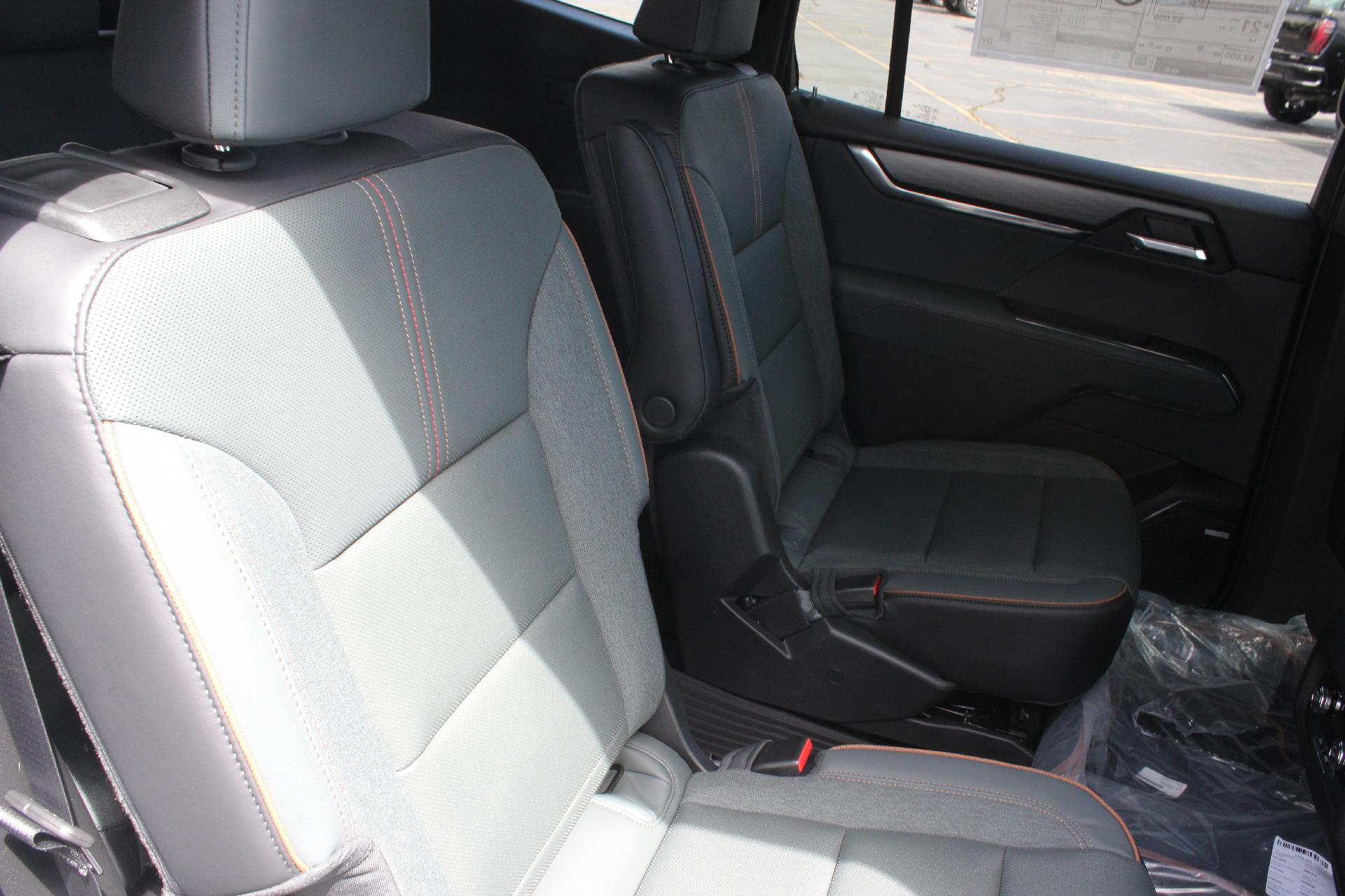 2025 GMC Acadia Vehicle Photo in AURORA, CO 80012-4011