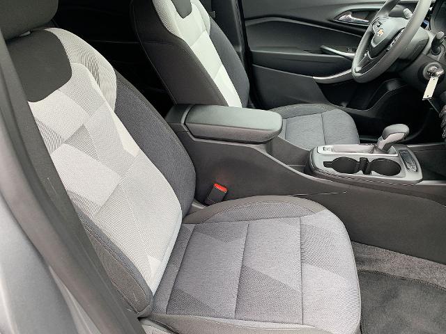 2024 Chevrolet Trax Vehicle Photo in MOON TOWNSHIP, PA 15108-2571