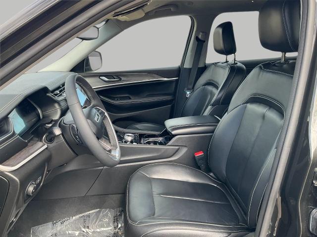 2023 Jeep Grand Cherokee L Vehicle Photo in Kaukauna, WI 54130