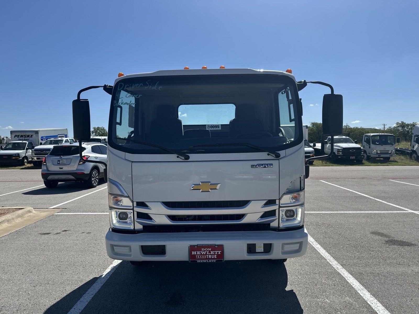 2025 Chevrolet Low Cab Forward 5500 XG Vehicle Photo in GEORGETOWN, TX 78626-7508