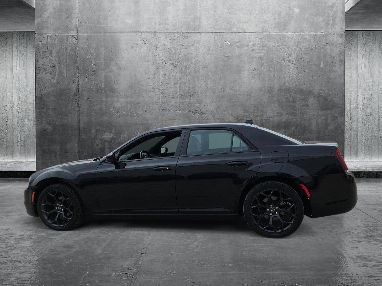 2019 Chrysler 300 Vehicle Photo in NORTH RICHLAND HILLS, TX 76180-7199