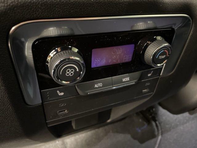 2025 Chevrolet Suburban Vehicle Photo in PHOENIX, AZ 85014-3381