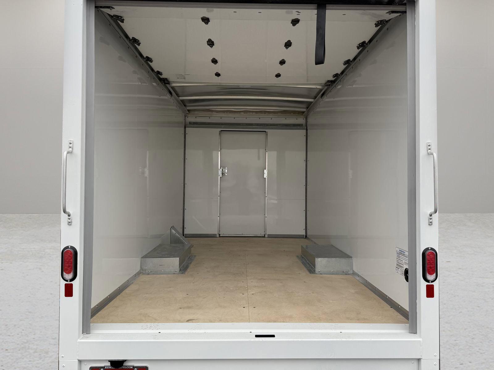 2024 Chevrolet Express Cutaway 3500 Vehicle Photo in GEORGETOWN, TX 78626-7508