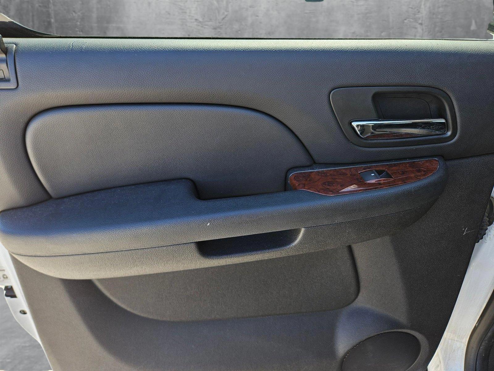 2014 Chevrolet Suburban Vehicle Photo in NORTH RICHLAND HILLS, TX 76180-7199