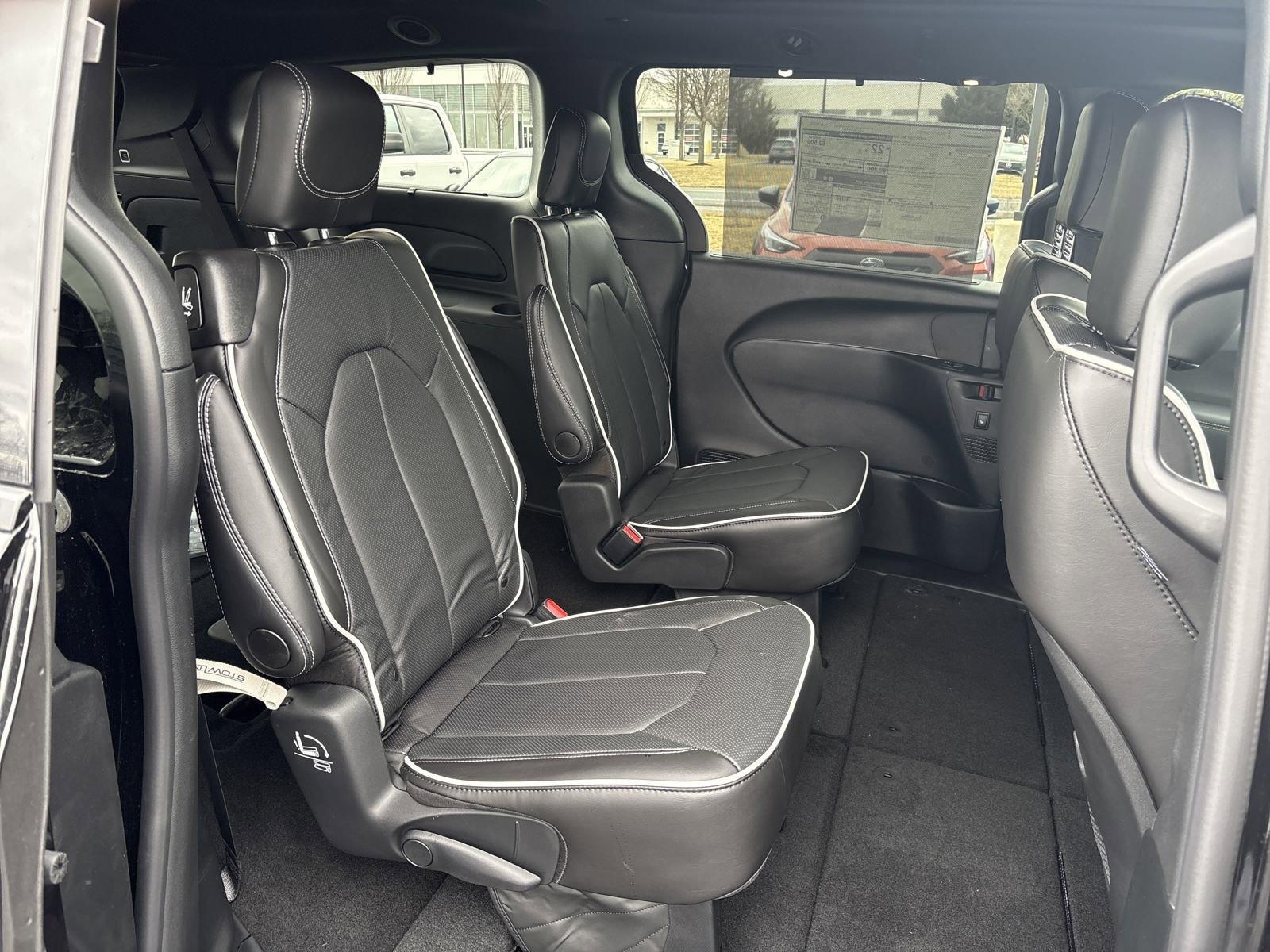 2025 Chrysler Pacifica Vehicle Photo in Mechanicsburg, PA 17050-1707